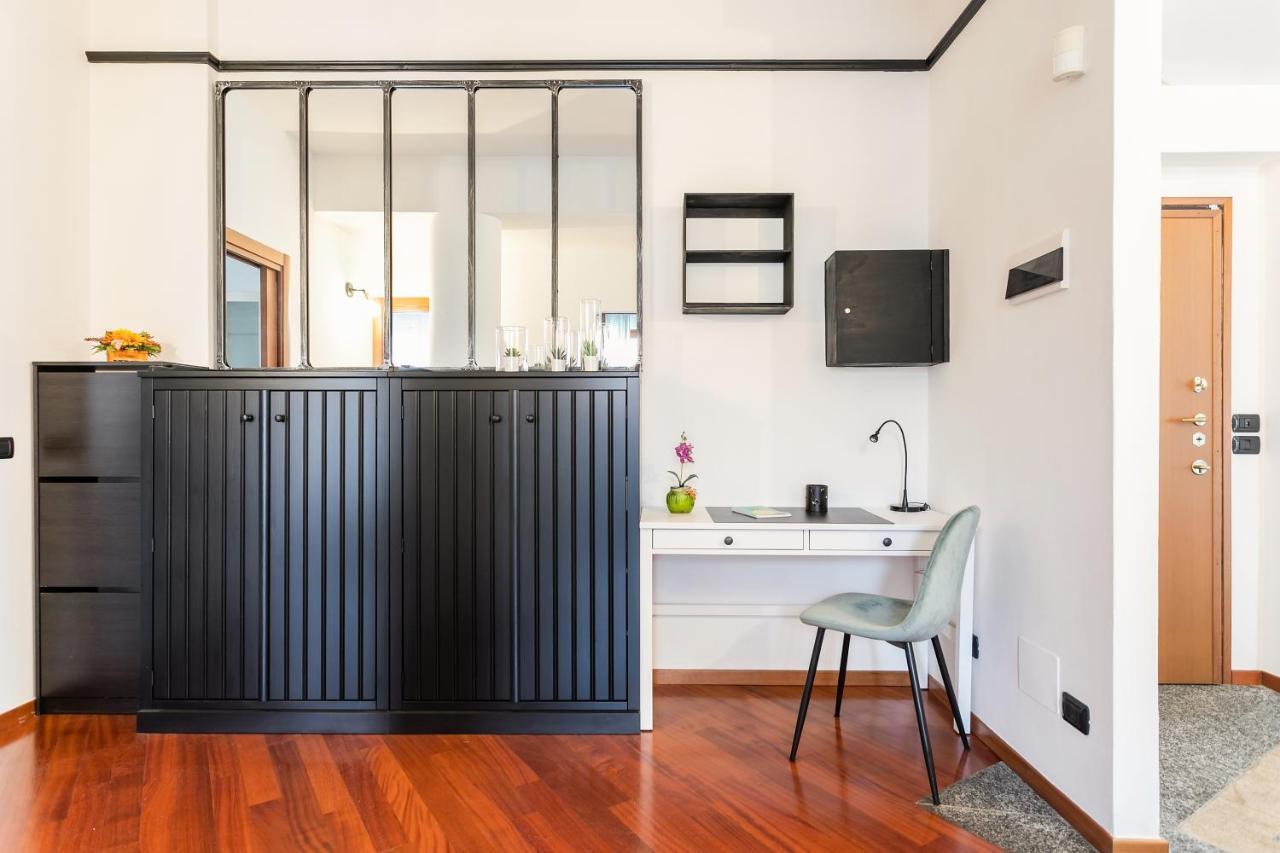 Santa Chiara Apartment By Myhomeincomo Luaran gambar